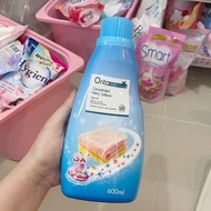 น้ำยาปรับผ้านุ่มของวัตสัน ยืนหนึ่งเรื่องความหอม น้ำยาปรับผ้านุ่ม Orita 550 ml. สีฟ้า