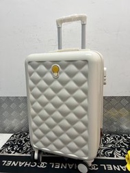 20 吋行李箱； 20 inch luggage for handcarry 55 x 35 x 23cm
