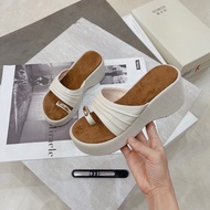 7f wedge flip-flops (code 922) Cream