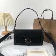 กระเป๋าสะพายไหล่ Coach Tabby 26