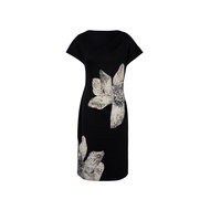 TCH | ชุดเดรสสีดำกระชับรูป คอแบบไหล่หัวเรือประดับพลอยเลียนแบบดอกไม้