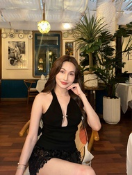 Nadia Top เสื้อกล้ามเว้าอกเข็มกลัดมุก🐚