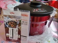 現貨價$739  不用等 現貨一個 罕有 典雅高貴 酒紅色 red wine  Thermos 膳魔師 4.3l真空煲 燜燒鍋 燜煮烹調器 跟一款自家製食譜 日本直送 全新品   有意油塘即取  KB