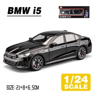 LEO 1:24 BMW i5 M60 Diecast โมเดล รถอัลลอยด์รถยนต์ของเล่นคอลเลกชันของขวัญสําหรับเด็กชายสาว ของเล่นเด