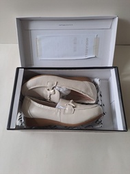 Hush Puppies 米白色樂福鞋