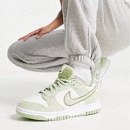 Nike Dunk Low SE DQ7579-300