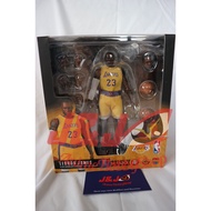 MEDICOM TOY MAFEX LeBron James (Los Angeles Lakers)