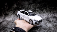 MÔ HÌNH XE AUDI Q8 WHITE 1:32 CHE ZHI 5736