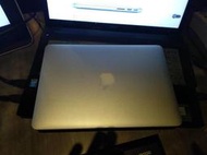 售MacBook Pro (Retina, 13 英吋, 2014 年中) 原生SSD顯示器 	Retina 顯示器：