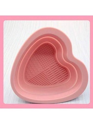 1只粉紅色心形矽膠化妝刷清潔器，適用於清潔化妝刷、粉撲、海綿撲和美容工具