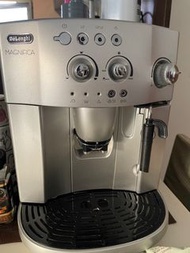Delonghi ///  coffee machine