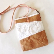 斜背包 iPad 包套，附長皮革可拆式肩帶斜背包