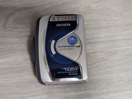 AIWA 可攜式磁帶機及AM/FM收音機