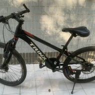 二手 TRINX M114 24寸單車, (零件車出售 ), 賣一對24吋車輪送車架  HK$128.00