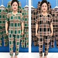 Middle-aged women's outfits for mothers, middle-aged women's t-shirts with patterns, medium-length p