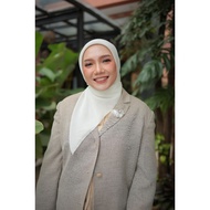 Plain Paris Square Canvas Hijab | Jelly Square by Rinaanggraini.id | White Canvas Hijab