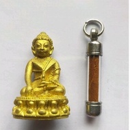 圣物 : Phra Kring 药师佛 + 师傅袈裟 takrut(2.2X3.5CM里面有珠子 纪念版师傅 : LP Koon Mass chanted 众僧念經庙名 : Wat banrai佛历 