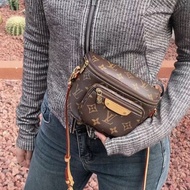 LV 經典老花bumbag mini腰包 芯片款 18*14*6  9新. 配件盒子 塵袋