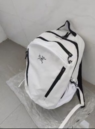 Arcteryx始祖鳥 26L舒適流線型輕量耐磨 滌綸（聚酯纖維） 雙肩包書包 常規 男女同款情侶款 孤獨色拼石墨色