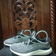 sepatu adidas alphabounce second original bekas