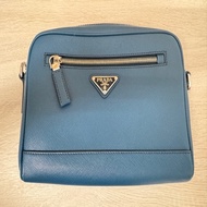 PRADA SAFFIANO TRAVEL 肩背包斜背包 2VH063 皮革藍色 男款