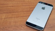 iPhone SE 64G (A1723) 太空灰 螢幕無破 插電顯示如圖