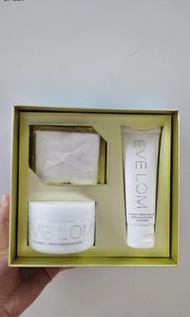EVE伊芙瓏卸妝膏套盒
內含：
卸妝膏100ml
潔面膏50ml
洗臉巾1條