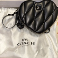 COACH HEART Nappa皮革愛心造型斜背包-黑色
