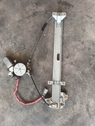 รางยกกระจกไฟฟ้า หน้าขวา ฮอนด้า แจ๊ซ 03-07 FR HONDA JAZZ  GD 03-07  มือสองญี่ปุ่น
