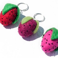 羊毛氈吊飾/羊毛氈鑰匙圈/水果鑰匙圈/彩虹羊毛氈-馬卡龍色草莓