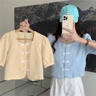 【00118vf4i5b31.my】 复古盘扣小香风短款上衣设计感女小众夏季法式别致方领泡泡袖衬衫Retro buckle small fragrant style short top design 
