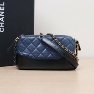 CHANEL GABRIELLE流浪WOC拉鏈版19藍色牛皮25開金銀扣肩背包