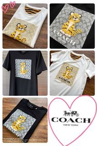 16/4截單-Coach虎年經典C字 老花底圖案 定制款‘心有萌虎’短袖T恤