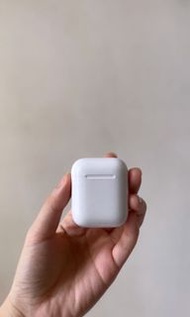 AirPods 2 charging case