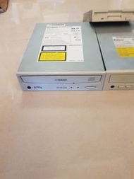 光碟機×4和軟碟機×2和一張顯卡(狀態皆未知，當零件機賣，想單買可私訊)