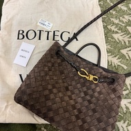 BV andiamo中號麂皮巧克力棕斜背單肩紐結包