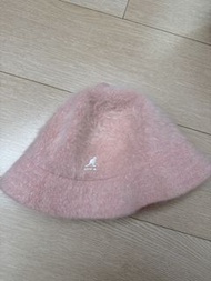 Kangol 粉紅色毛毛帽