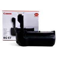 Canon BG-E7 Battery Grip For Canon 7D (Display Set) (99.9% Like New!!!