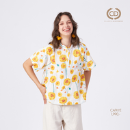 เสื้อผู้หญิง เสื้อเบลาส์คอจีนผ้าคอตตอนด็อบบี้ ลายพิมพ์ดอกไม้โทนสีเหลือง C&amp;D (CAFKYE)