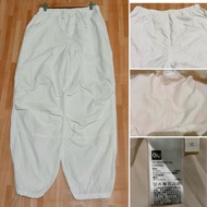 GU Cargo Pants For Women Elastic Waist Jump Leg Ends No Zipper Nylon Fabric Cream White Second Hand 