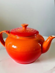 全新LE CREUSET 陶瓷茶壺 (橙紅色)