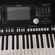 Keyboard yamaha Psr 975 s