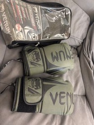 Venum Challenger 拳擊手套
