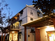 YiJiang ChunShe Guesthouse