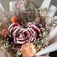 鈔票花 / 永生花 / 摺錢花 /香皂花 / 銀紙花 / 番梘花 / 乾花 / 玫瑰花 / 玫瑰熊 / 拉錢氣球 / 自訂花束 / 花盒 /唯一的愛 / 我只寵你一個 / 小王子 / 波波花束 / 波