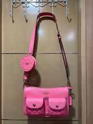 大減價Coach(限量版)逆齡粉紅色手袋，斜孭袋輕身實用，好放、