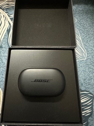 Bose QC Earbuds (右邊單隻連充電盒）
