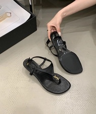 รองเท้าแตะสตรีฤดูร้อน 2025 ใหม่Knotอเนกประสงค์เปิดนิ้วเท้าFairyสไตล์Beach Matchกระโปรงรองเท้าโรมันรอ