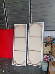 เฟรม canvas ขนาด 80 * 150 ซนติเมตรสีขาวและสีดำใช้แคนวาสแท้ความหนา 320-380แกรม เคลือบมา 4 ชั้นสามารถร