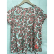(2Hand Japanese) Branded shirt with spare buttons size M-L
